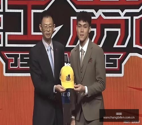独家,巴尔科拉正,式签约利物,完场比分,体育比赛结果,赛事比分数据,比赛结果查询,体育赛事信息